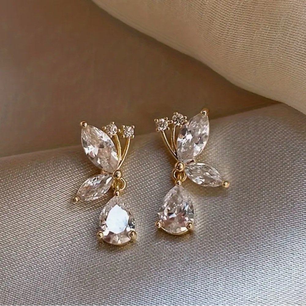 Elegant 18k Gold Plated and Silver Crystal Earrings